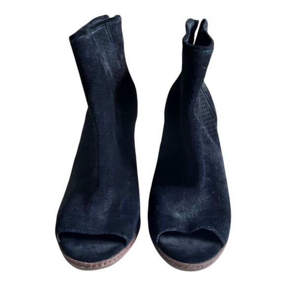 Gianni Bini Black Ankle Booties - Picture 1 of 5